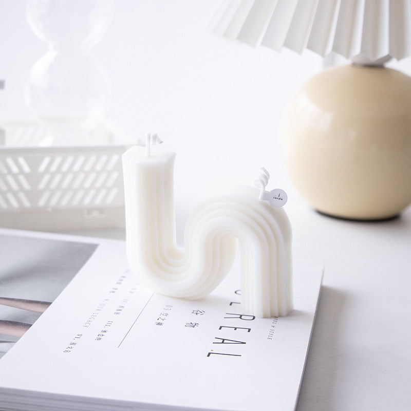 Duftkerze mit romantischer Atmosphäre im Zauberwürfel-Stil