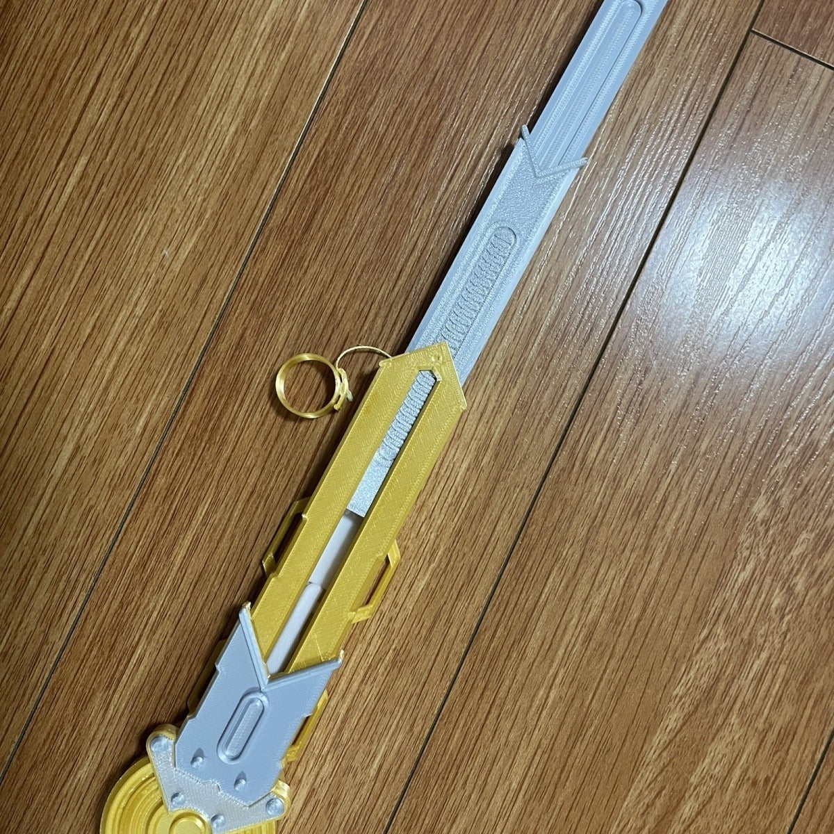 Wire-controlled hidden blade, rotatable blade